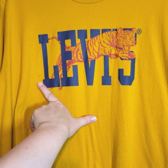 Levi's Men's Mustard Yellow Tiger T-Shirt XXL - Picture 2 of 7